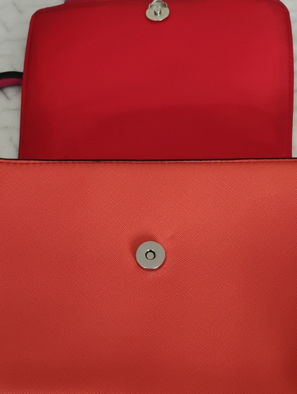 Guess Bags - Picture 14 of 15